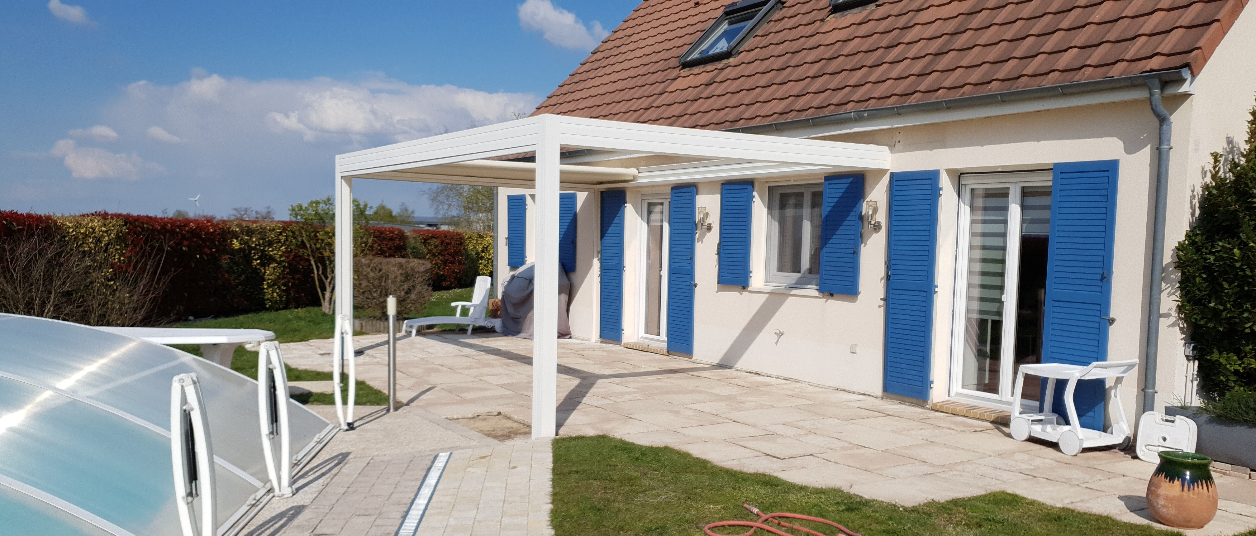 Tonnelle aluminium grise avec toile rectractable