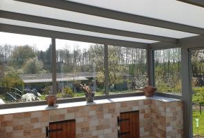 Paroi fixe trapèze verre muret pergola